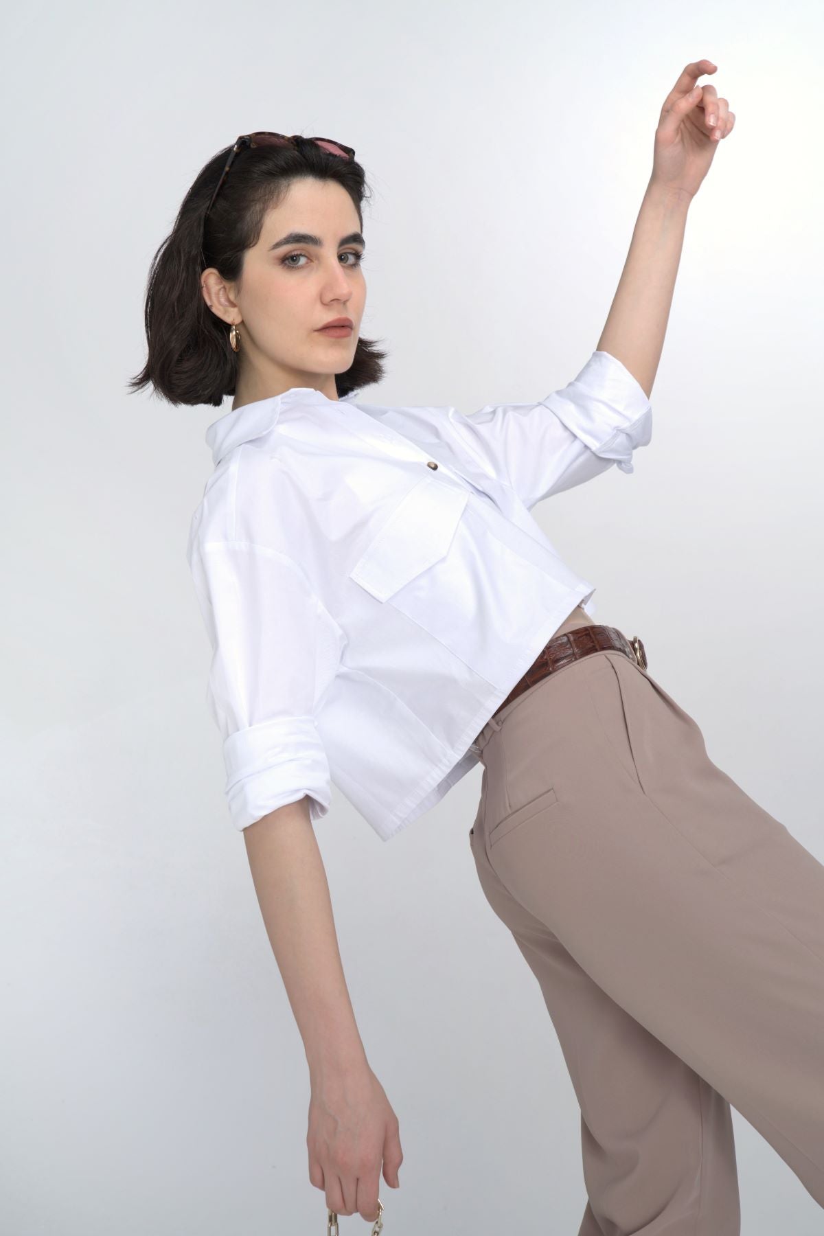 Beyaz Crop Kesim Cepli Gömlek